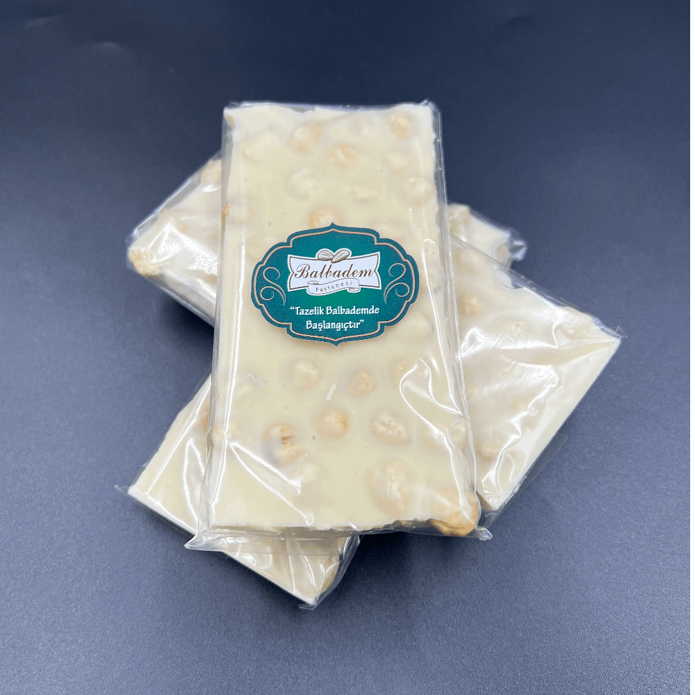 El Yapımı Fındıklı Fildişi Çikolatalı Kırma (160 gr.)