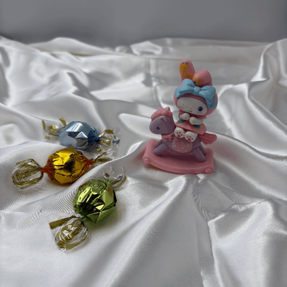 Twist Çikolata & Atlı Hello Kittyy Kuromi
