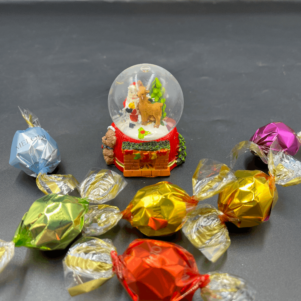 Twist Çikolata & Noel Baba & Geyikli Mini Şömine Küre